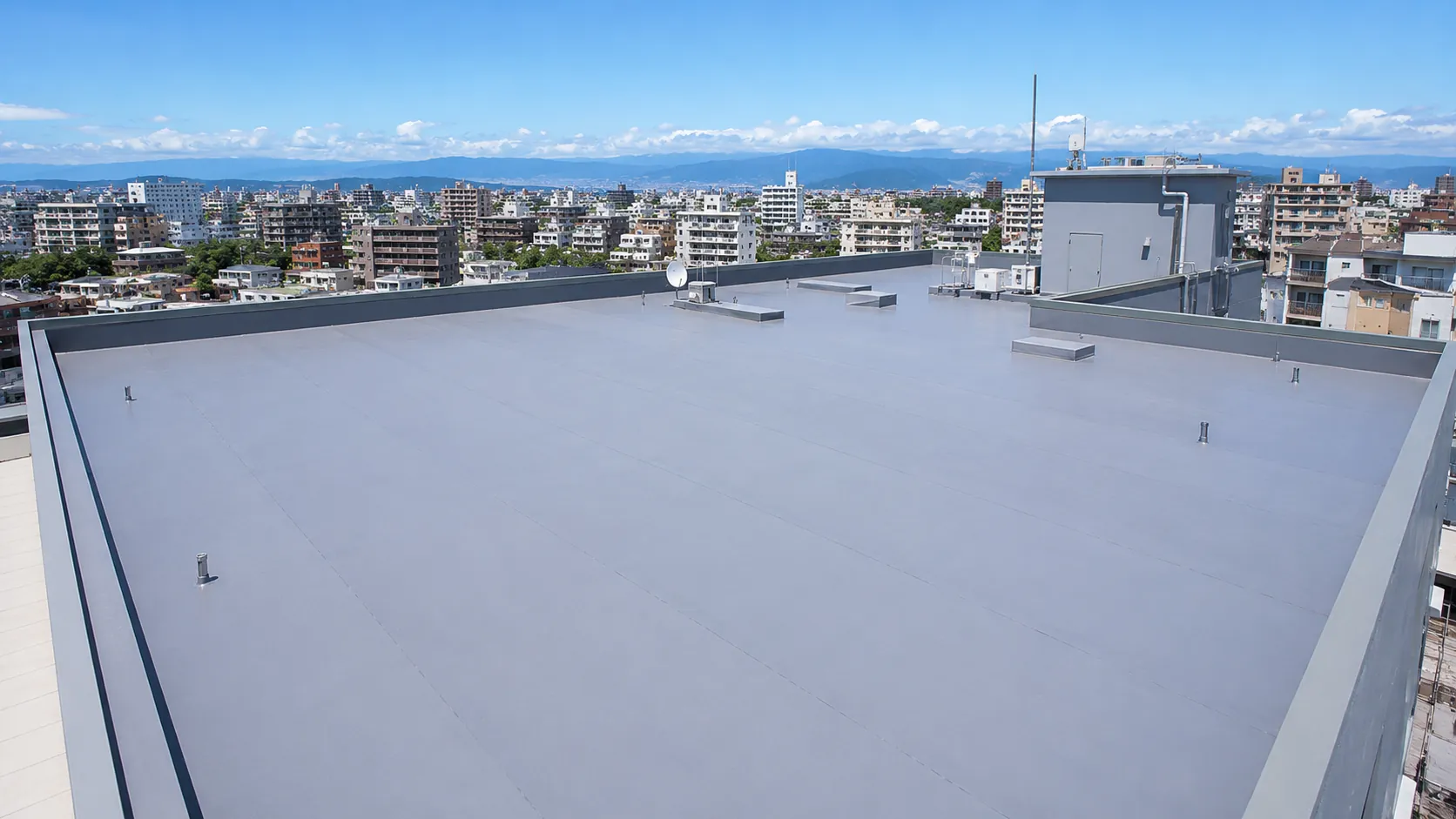 名古屋市守山区の屋上シート防水工事現場全景